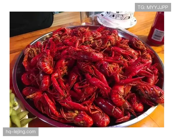 唐佳豪同桌那盘龙虾，比我三年外卖账单还贵